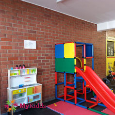 Kinderküche und Indoorrutsche