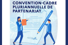 Femme pointant son doigt en direction des lignes d'une convention et un homme tenant un crayon pour signer la convention cadre pluriannuelle de partenariat