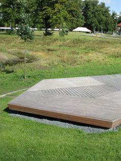 Grand Stage Deck
