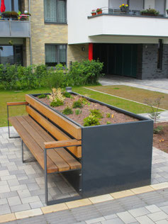 Diva Raised Bed with Seat