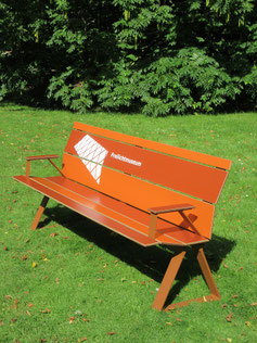  "Swing 02 HPL Seat" - bench made of HPL and steel with armrests - individual decor and color coating possible! Robust and color stable.