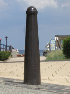 Salut Style Bollard