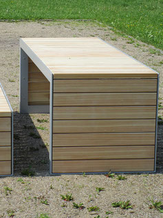 Plaza Bracket Table