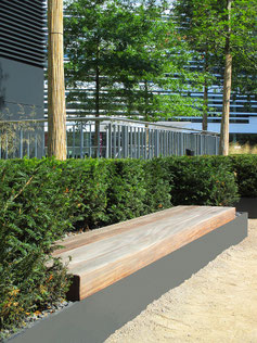 Esplanade Q Bench