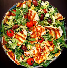 HALLOUMI MET ZWARTE OLIJVEN