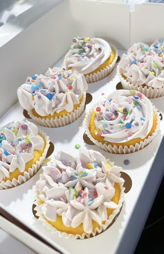 DIY-Cupcake Backset, bunte Cupcakes für die Kollegen