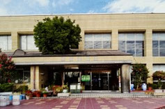 常滑キャンパスの学習場所（常滑市民交流センターの建物）の写真