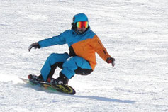Snowboarder im Schneesportlager - das Ferienlager für alle Schneesportbegeisterten Kinder und Jugendliche