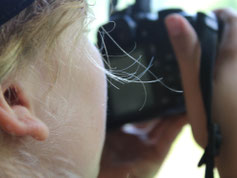 Erlebnisvideo im Ferienlager: Teilnehmende nehmen besondere Momente mit der Kamera auf und dokumentieren das Lagerleben