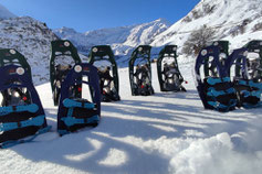 Schneeschuhe von Erlebnisfahrten - neben den Aktivitäten auf der Piste erwartet die Gruppe viel cooles Programm