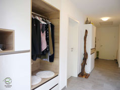 Flurmöbel in weiß Hochglanz & offene Eiche-Dekor Garderobennische, Garderobenschrank mit Schlüsselnische in weiß Hochglanz & Holzdekor, Dielenmöbel für Garderobe & Schuhschrank in weiß Hochglanz, Garderobenschrank in Wandnische in weiß Hochglanz