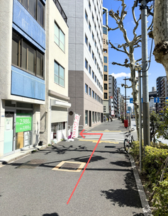 ③ 住友生命ビル手前を左折してください