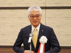 主催者挨拶を述べる安藤実行委員長