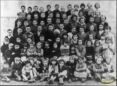 Photo de classe de l'école primaire de Leucamp (Cantal)