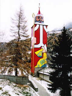 Kirchturm der Kirche St. Niklaus (VS). Foto: Christian Imboden, Wikipedia, CC BY-SA 4.0.