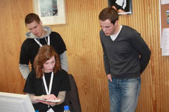 Benedikt und Charlotte mit Alain Kniebs