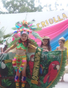 Niña Valeska Paredes Suárez, ganó el concurso de Mejor Traje Típico en elección de Criolla Bonita de la Escuela José Peralta de Manta, Ecuador.