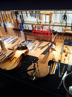 Geigenunterricht in Tübingen und Streicher-Shop in der Villa-Musica-Weilheim von Bernhard Fischer