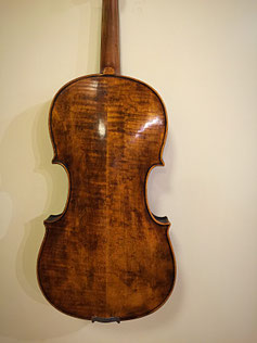 Geigenunterricht in Tübingen und Streicher-Shop in der Villa-Musica-Weilheim von Bernhard Fischer