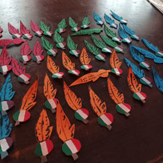 Le "penne" variopinte in gomma eva realizzate dal Gruppo per i bambini