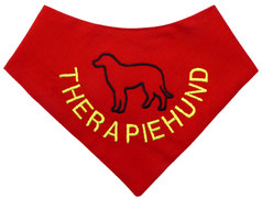 Ein rotes Hundehalstuch bestickt mit Therapiehund in neongelb, halbrund gebogen. Als Motiv in schwarz ein Hundemotiv.