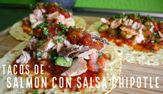 Tacos de salmón con salsa chipotle