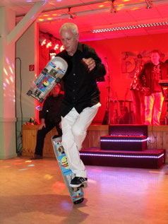 Crossfoot Pogo - Jonglage. Eddie Haack