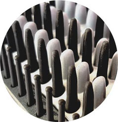 silber: Keramikbeschichtete Borsten schwarz: Silikon- und Kunststoffnoppen