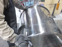 求人　大阪　八尾　製造　タンクのバフ研磨作業
