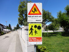 Schild Elternhaltestelle in Wilhering