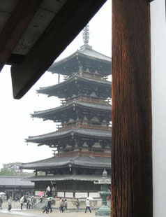 回廊から見る法隆寺の堂塔