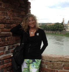 signora che sorride