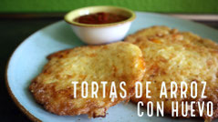 Tortas de arroz con huevo