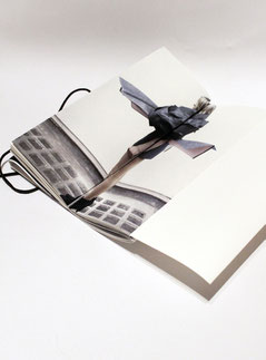 apollo-artemis, mode, design, nachhaltig, handgemacht, kunstwerk, booklet, gefaltet, stimmung, atmosphäre, jeans, kleid, surreal