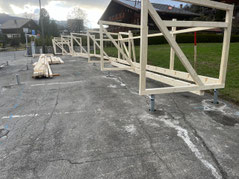 Pergola mittels Schraubfundamente betonlos montieren, sicher, fest und Boden ausgleich