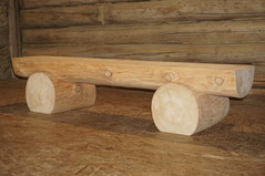 Splintfreie Sitzbank aus Lärchen-Rundholz, handgefertigte Holzbank für Garten, Terrasse oder Sitzplatz.