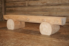Splintfreie Sitzbank aus Lärchen-Rundholz, handgefertigte Holzbank für Garten, Terrasse oder Sitzplatz.