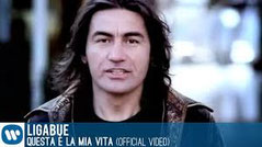 Screenshot tratto dal videoclip ufficiale del brano.