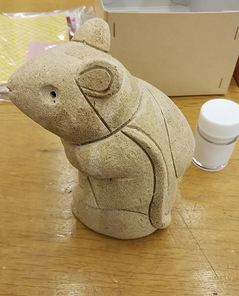 桐塑（とうそ）で作られているネズミの型