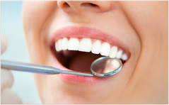 Lassen Sie Ihre Zähne und Ihr Zahnfleisch während der Schwangerschaft zwei Mal vom Zahnarzt kontrollieren! (© yanlev - Fotolia.com)