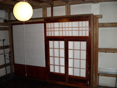 欅のくぐり引き戸