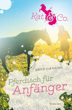 Das Cover für "Pferdisch für Anfänger". Darauf ist ein Mädchen zu sehen, das im Abendlicht ein Pferd über eine Wiese führt.