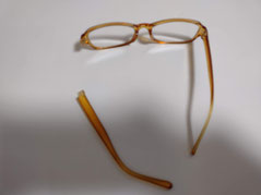 100円ショップの老眼鏡を修理する
