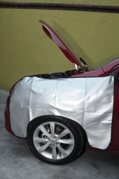 Hechas en vinil afelpado, juego de dos piezas. Evita accidentes de rayaduras en el auto si se llegara a caer alguna herramienta de trabajo.
