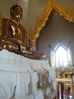 Buddha aus 5,5 Tonnen purem Gold