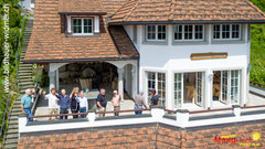 Atelier und Kursraum mit Schnitzkurs - Teilnehmern in der Pause