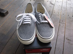 VANS AUTHENTIC