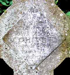 L'inscription sur la croix Chivé