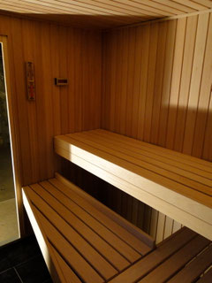 fertige Sauna mit Temperatur- und Feuchteanzeige