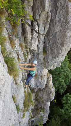 Tanja in der zweiten Seillänge von La Bona.